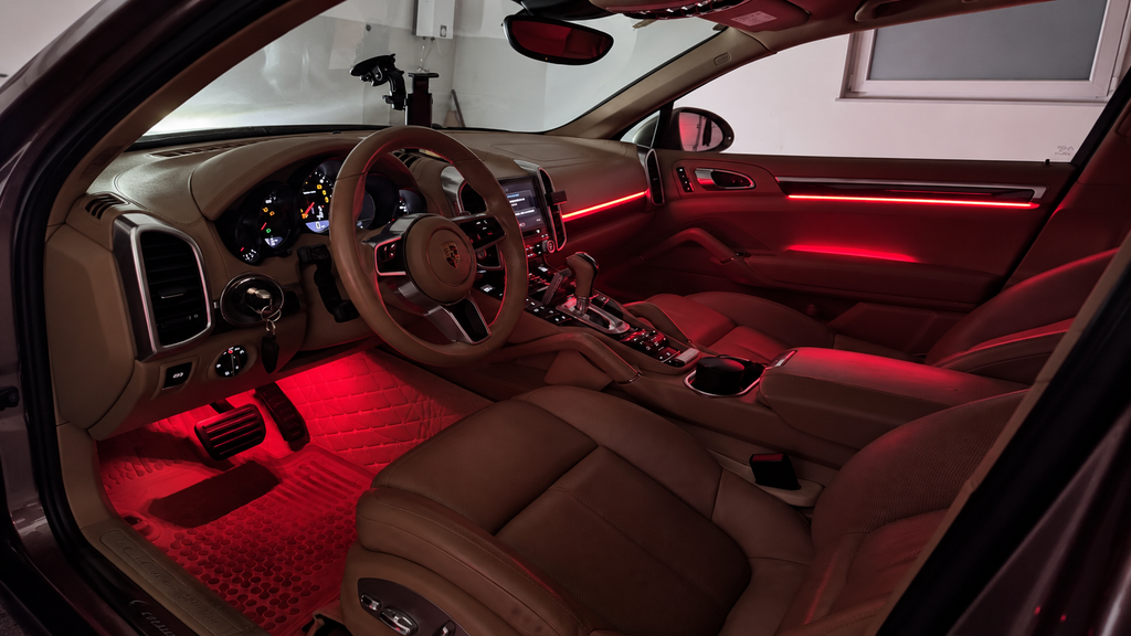 Dynamische Ambientebeleuchtung Porsche Cayenne inkl. Einbau