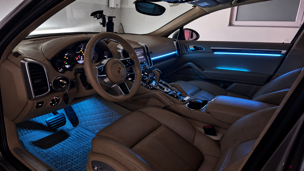 Dynamische Ambientebeleuchtung Porsche Cayenne inkl. Einbau