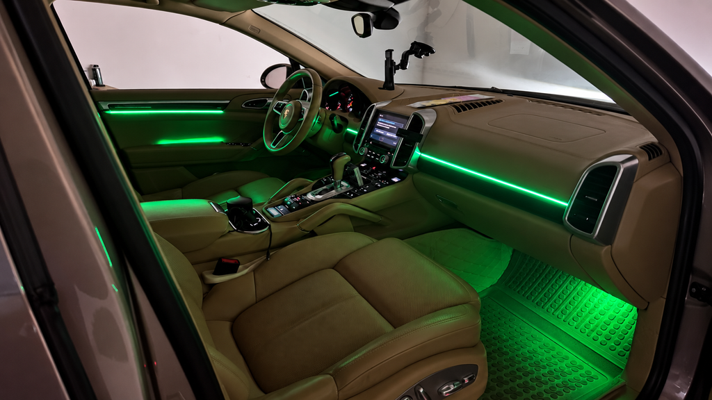 Dynamische Ambientebeleuchtung Porsche Cayenne inkl. Einbau